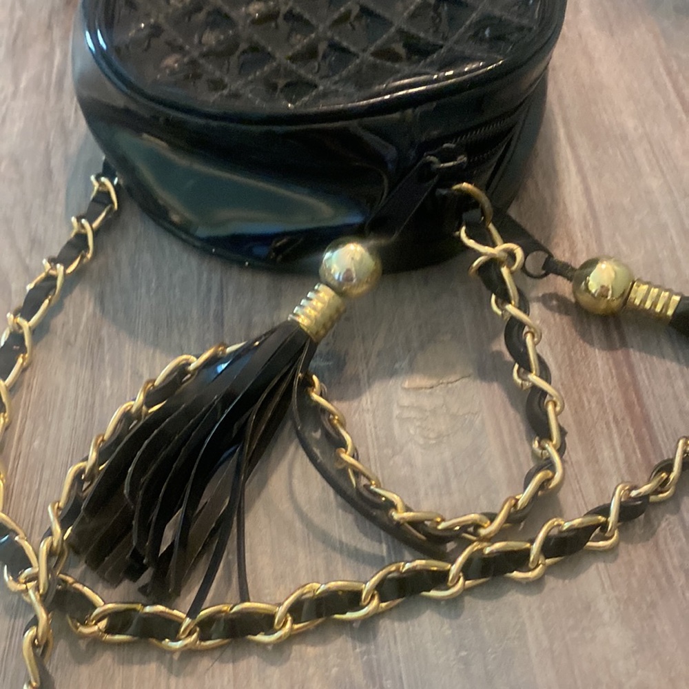 Vintage black shiny purse - Picture 4 of 7